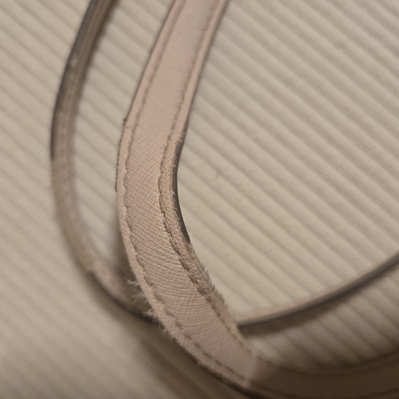 Michael Kors Jet Set Tote - Picture 7 of 9